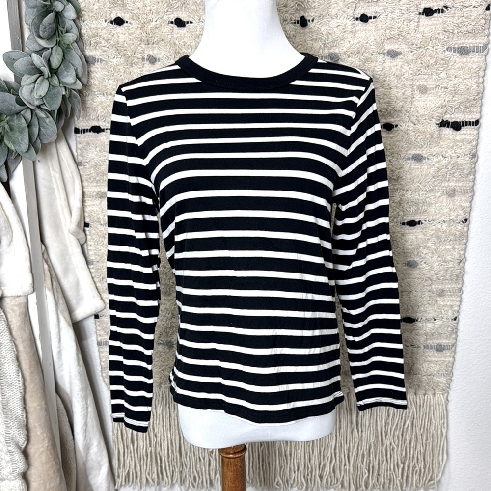 Old Navy Black and White Fitted Long Sleeve Tee size S